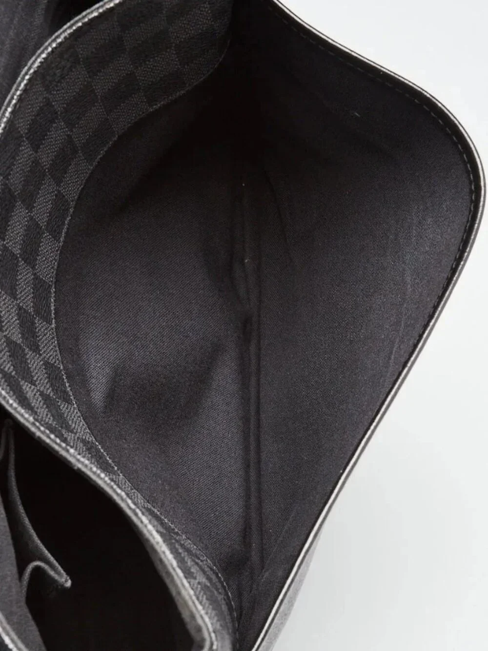 Louis Vuitton Damier Graphite Canvas Daniel MM Messenger Bag